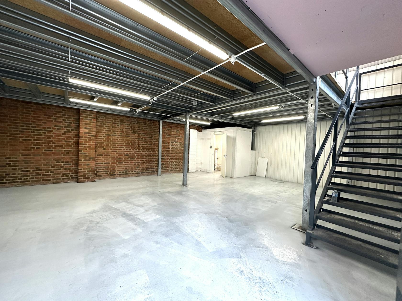 Arches 20 - 24 Hartland Road, Camden, Industrial / Offices To Let - 20250221_115452348_iOS.jpg