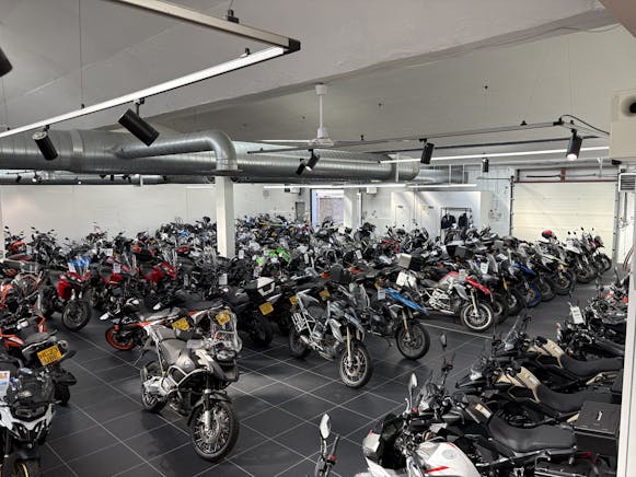 61-63 Gatwick Road, Crawley, Industrial For Sale - Ground Floor Showroom.JPG