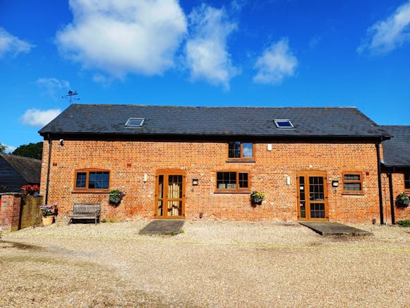 Unit 2 Granary Court, Fair Oak Green, Reading, Office To Let - 20240711_091950.jpg