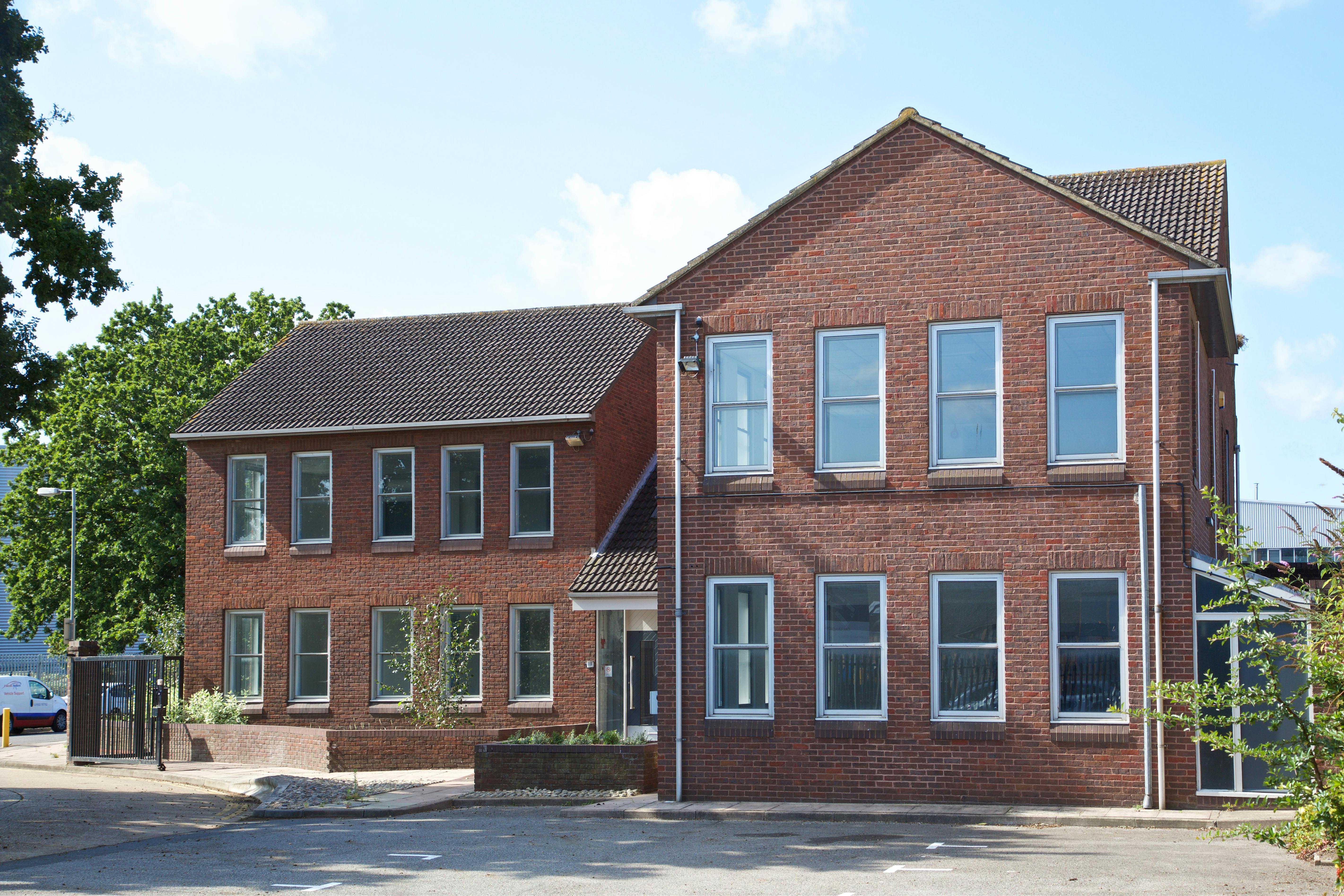 Office in West Byfleet - photo 2