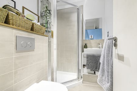 Friend Street, London, Residential Flat To Let - Bathroom