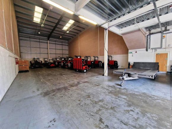 Unit 4 Hatch Industrial Park, Basingstoke, Industrial To Let - 20260421_143906.jpg