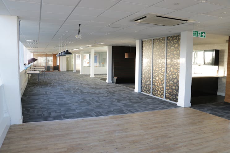 472 Basingstoke Road, Reading, Office For Sale - IMG_8213.JPG