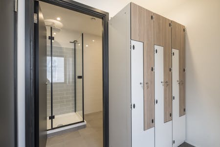 30 City Road, London, Office To Let - 5th floor demised shower and lockers