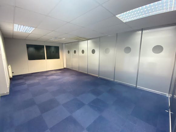 Unit 19 Apex Business Centre, Boscombe Road, Dunstable, Office / Office To Let - Suite 7 photo 1.JPG
