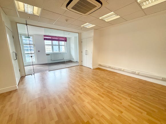 Unit 206, Harbour Yard, London, Office To Let - IMG_4695 2.jpeg
