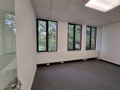 First Floor LHS, Bramber House, Crawley, Office To Let - 20221028_092240.jpg