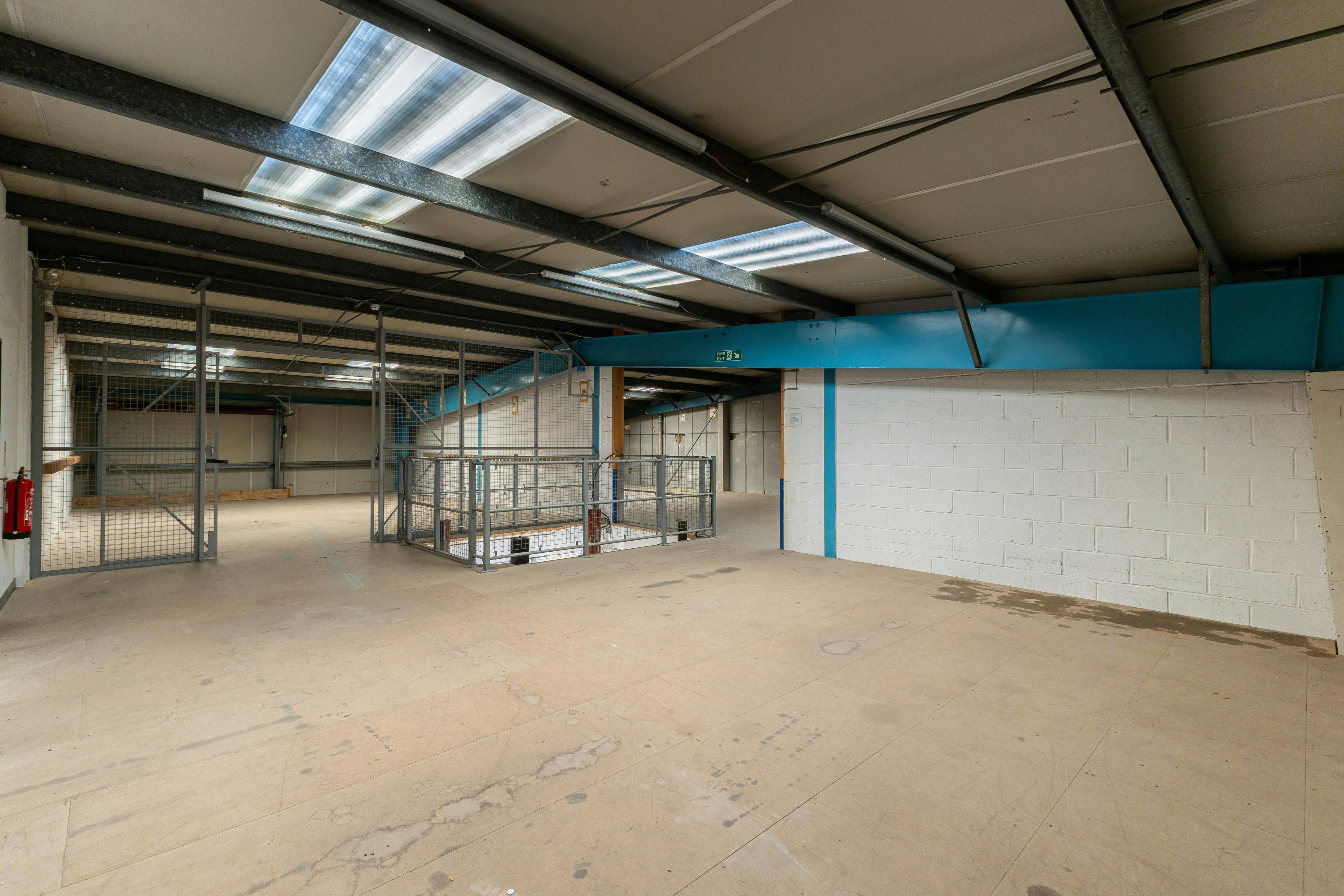 Showroom / Warehouse unit, 4-12 Kempson Close, Aylesbury, Industrial / Retail To Let - 101955_4-12-Kempson-Close-Gatehouse-Way (36).jpg