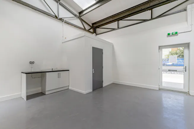 Units 2&3 The Point, Aylesbury, Industrial To Let - 112373_Unit 4 The Point (9).jpg