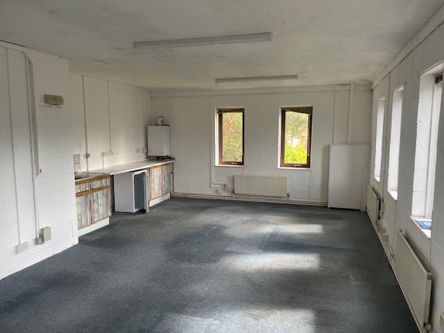 Unit 8, Forest Park Business Units, Bracknell, Offices To Let - image3.jpeg