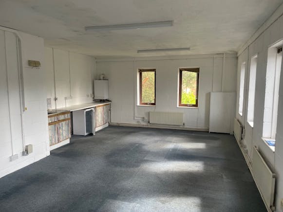Unit 8, Forest Park Business Units, Bracknell, Offices To Let - image3.jpeg
