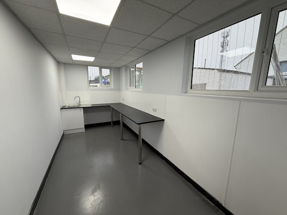 Unit 3, Droitwich Enterprise Hub, Droitwich Spa, Industrial To Let - 20251223_123110711_iOS (1).jpg