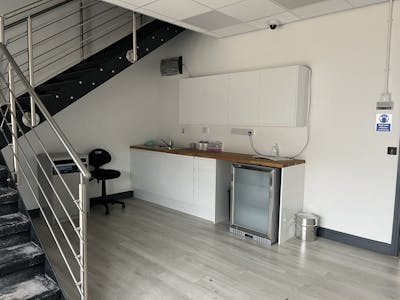 Modern Warehouse, Unit 5 Century Court, Aylesbury, Industrial / Industrial/Logistics To Let - IMG_1072.JPG