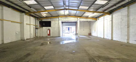 Unit 14, Lyndean Industrial Estate, London, Industrial To Let - 20251201_122329 - Edited.jpg