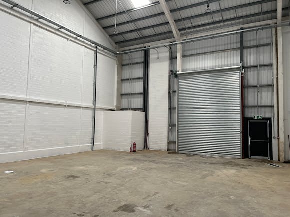 Unit B4 Lincoln Road, High Wycombe, Industrial To Let - 20250221_131326201_iOS.jpg