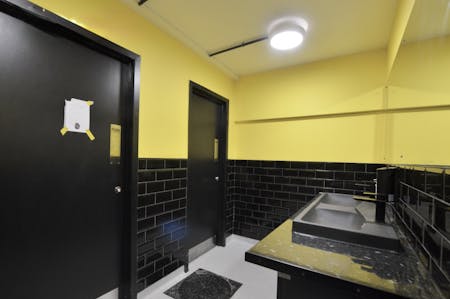 Ground Floor and Basement, 134 Shoreditch High Street, London, Leisure / Retail / Showroom To Let - 20251208_145057030_iOS.jpg