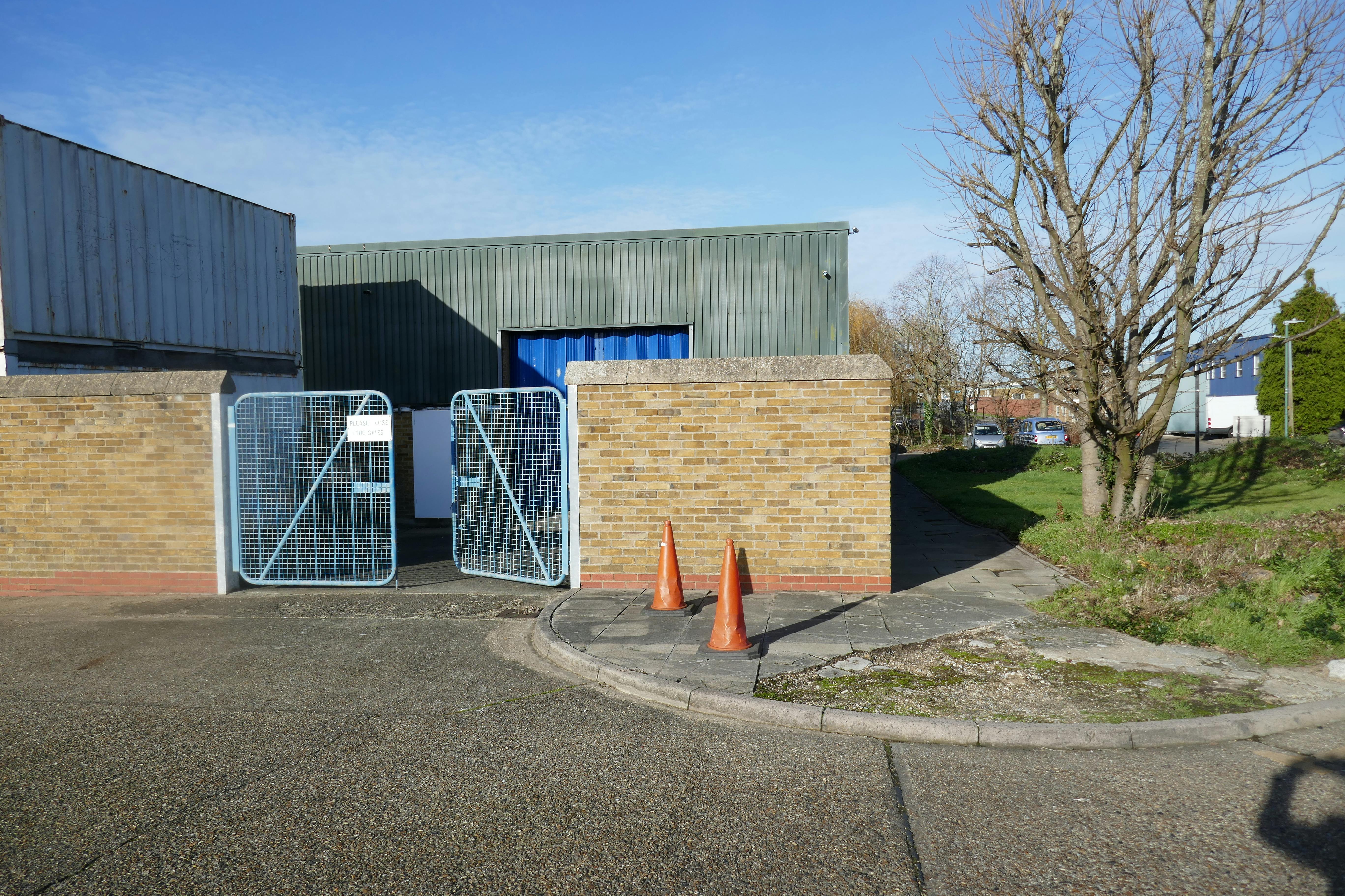 1 Horsecroft Place, Harlow, Industrial To Let - P1010947.JPG