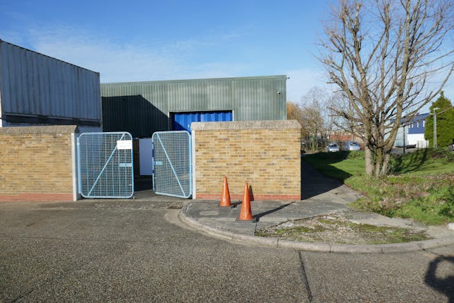 1 Horsecroft Place, Harlow, Industrial To Let - P1010947.JPG