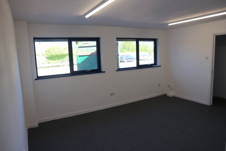 Unit 7 Oxford Road Industrial Estate, Reading, Industrial / Warehouse To Let - Oxford Road Industrial Estate Unit 7 Interior 6.JPG