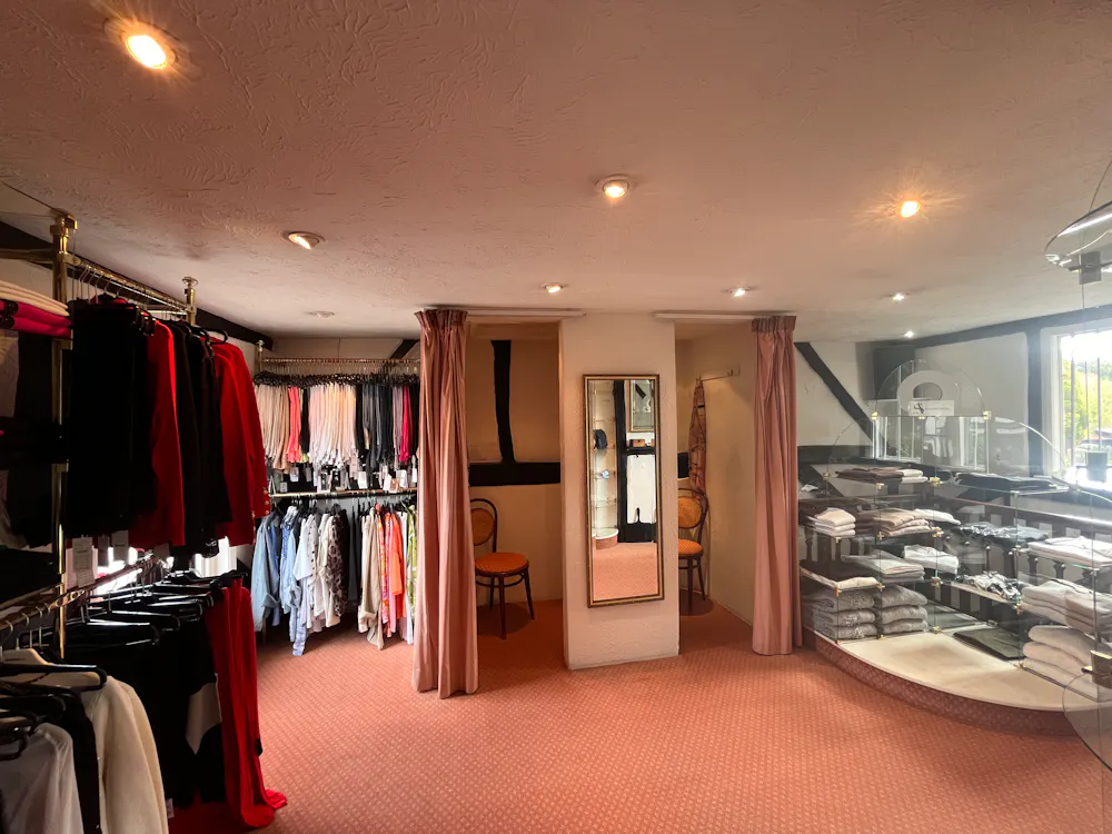 Bucks House, Chalfont St. Giles, E (Commercial / Business / Service) / Office / Retail For Sale - 20260909_094111925_iOS.jpg