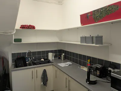 Ground Floor, 2 Aldershot Road, Guildford, Office / Retail To Let - PXL_20261006_154227252.MP.jpg