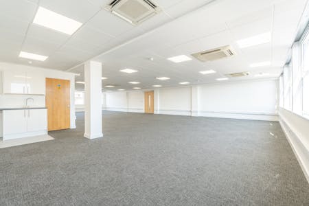 Ground Floor, 96-99 Queens Road, Brighton, Retail To Let - DSC08423.jpg