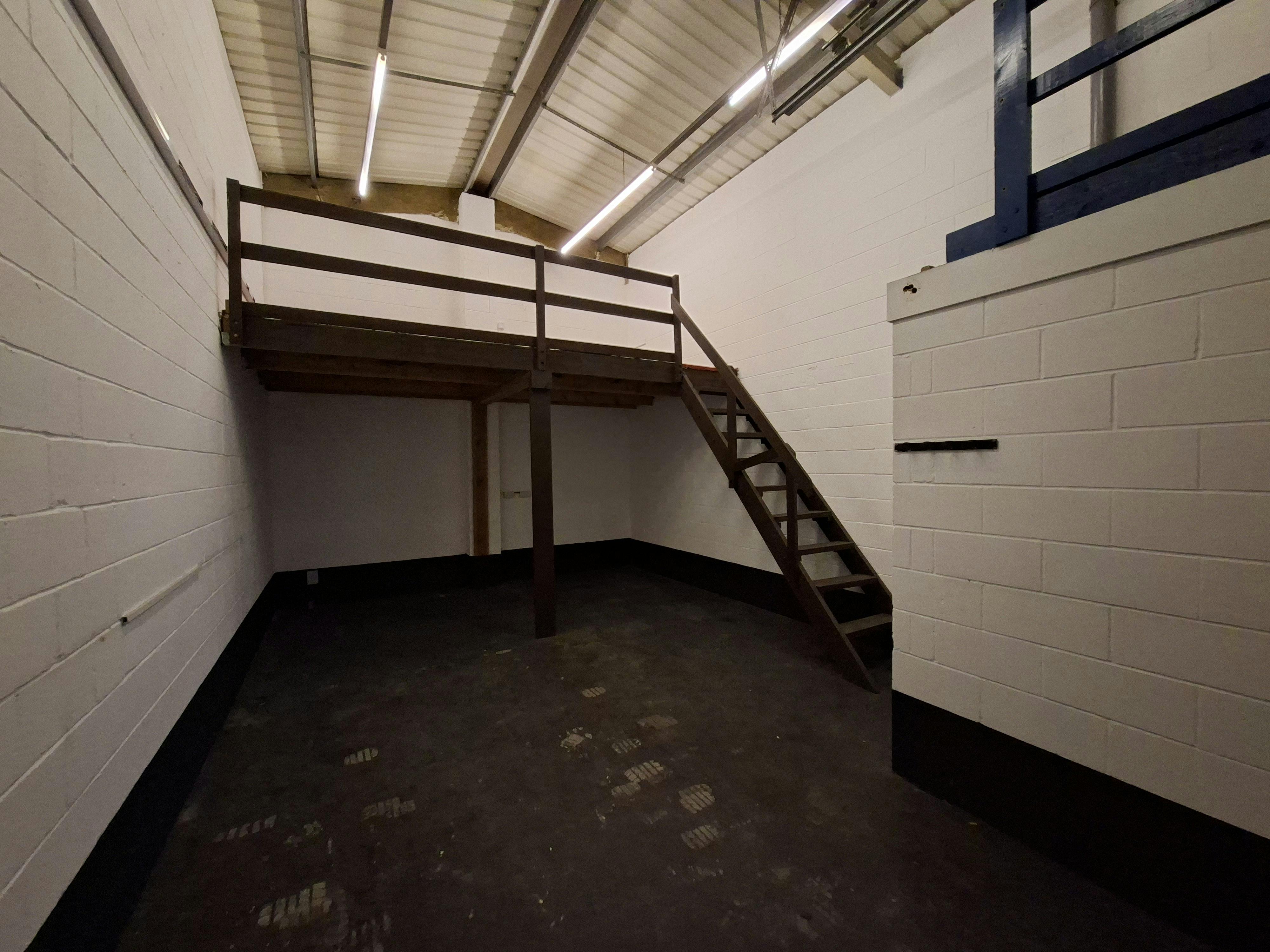 Industrial Unit in Newark - photo 2