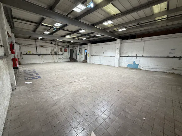 Northfield House, 128 Boston Road, Hanwell, Industrial / Retail To Let - IMG_6398.jpeg