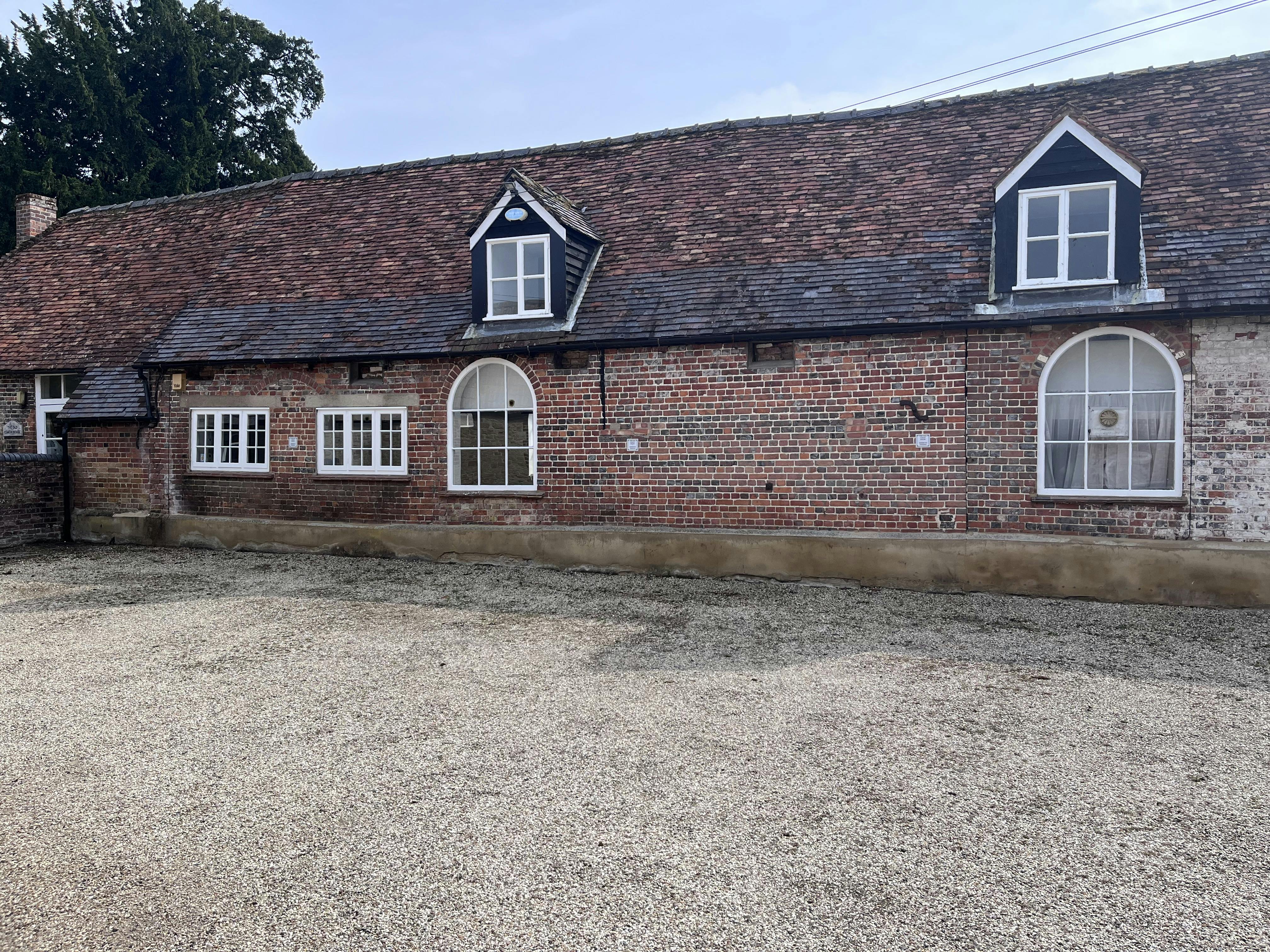 Office Suite, Old Coach House, Adwell, Office To Let - IMG_5472.jpg