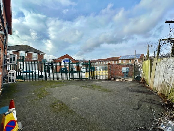 Yard R/o 4 Oxen Road Industrial Estate, Luton, Land/Yard To Let - Oxen Road Yard.jpeg