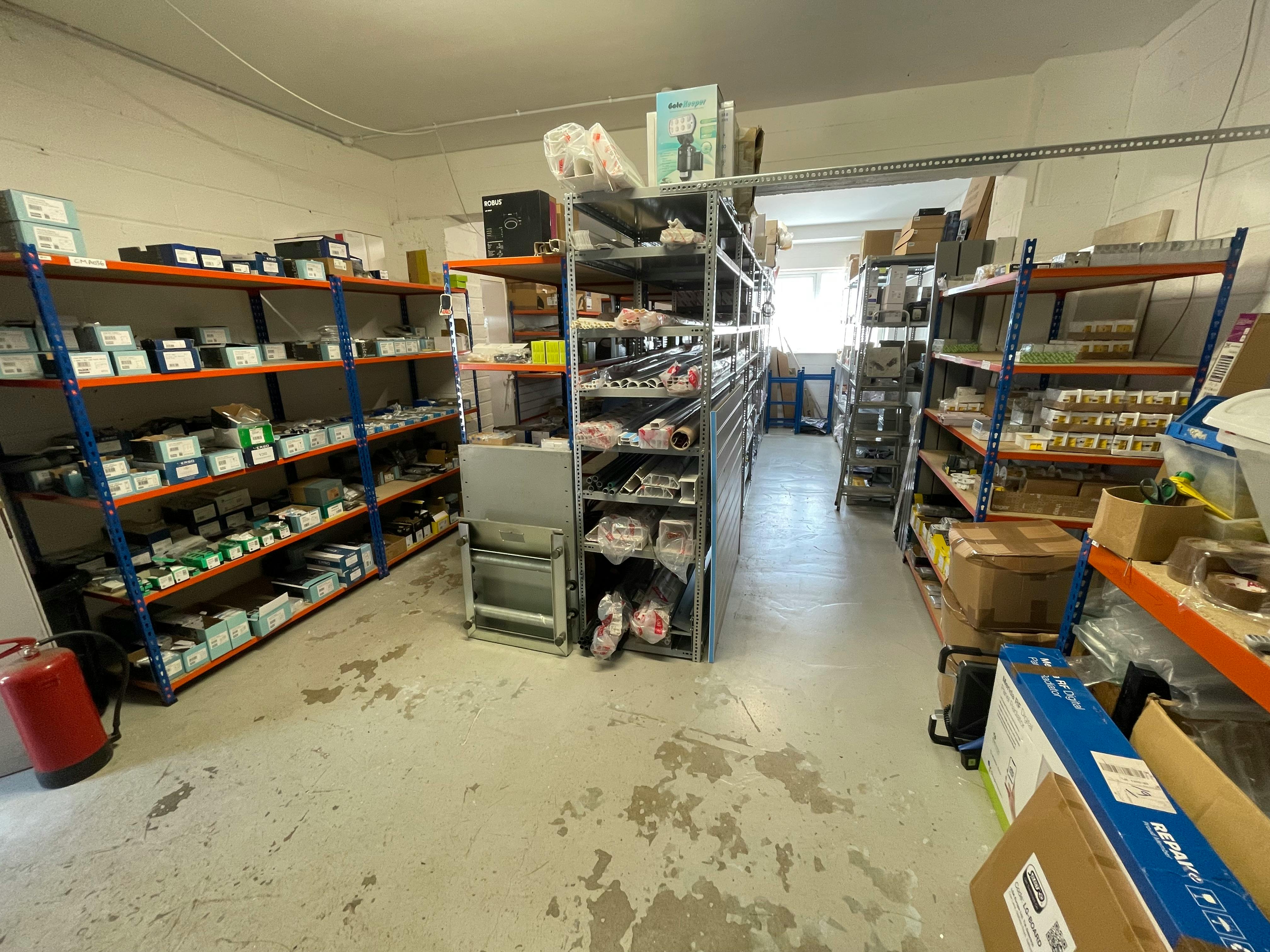 Unit 3 Avondale Business Centre, Fleet, Warehouse & Industrial To Let - IMG_4711.jpg