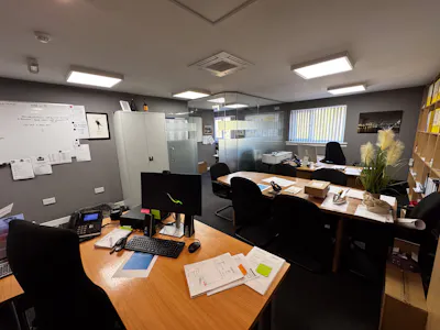 Commercial Premises incorporating two storey office and workshop., Glenburn House, Hamilton, Industrial / Office For Sale - IMG_5448.jpg