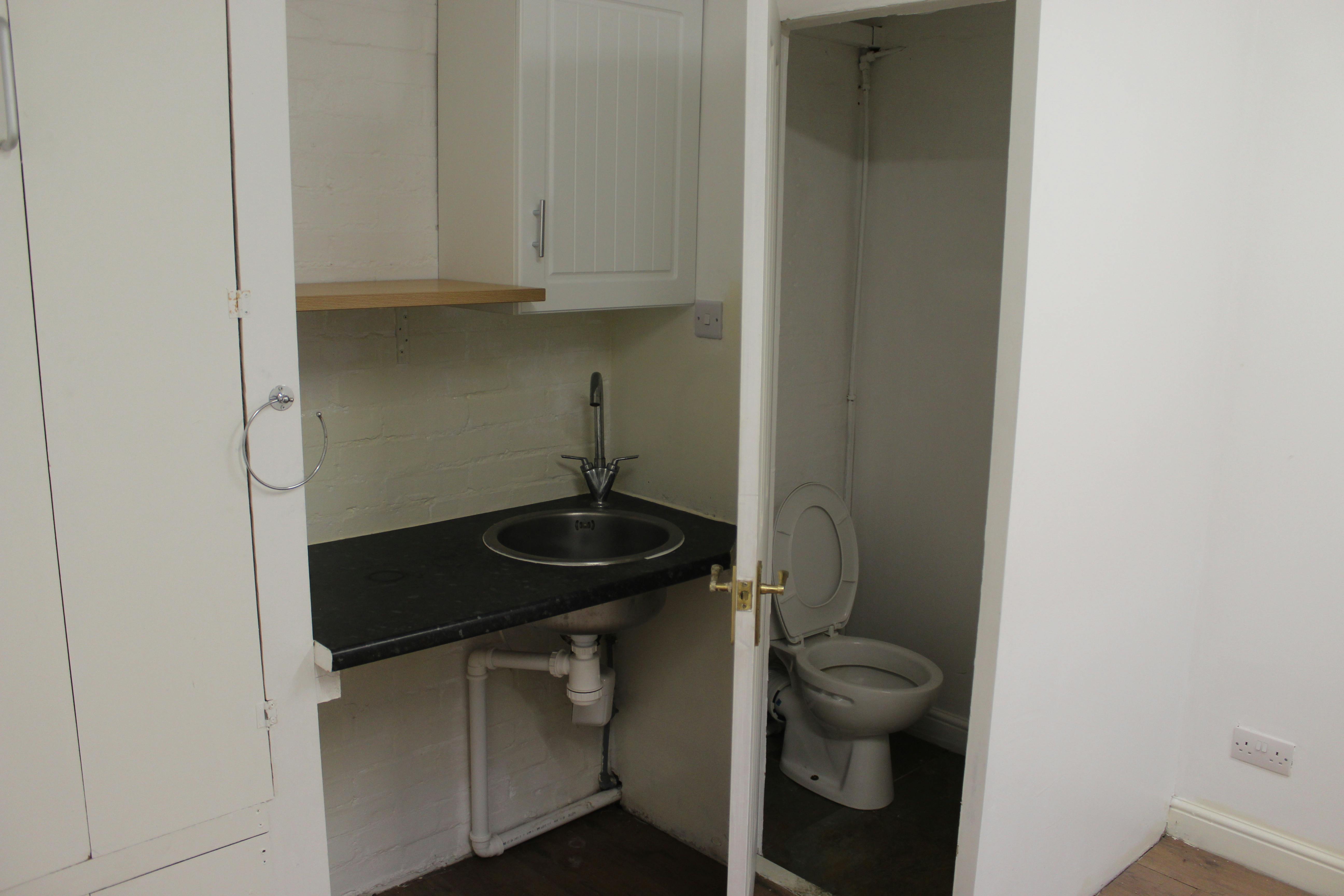 11 Oakwood Estate, Harlow, Industrial To Let - IMG_0550.JPG