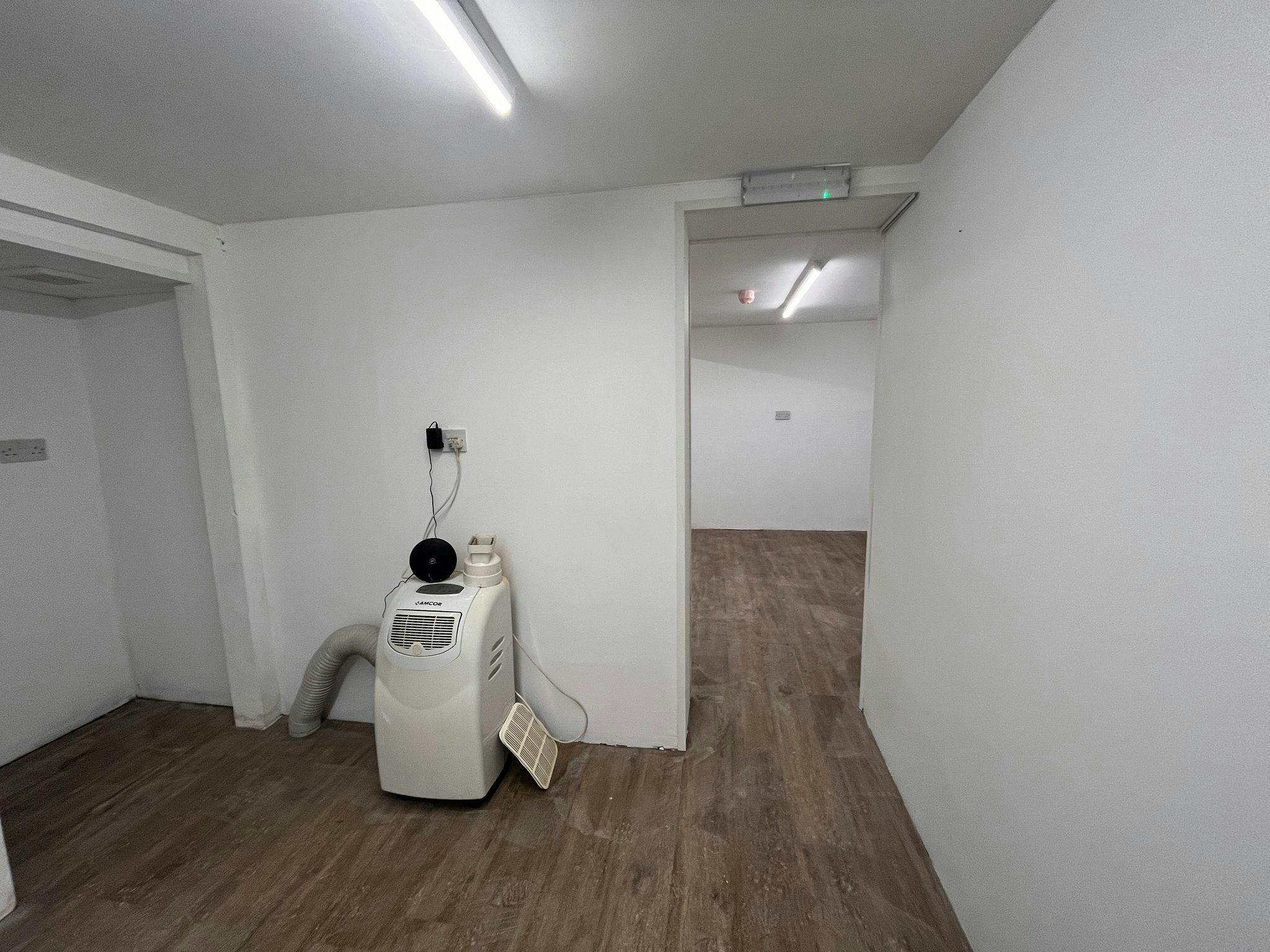 90 High Street, Tring, Retail To Let - WhatsApp Image 2026-05-12 at 09..jpeg