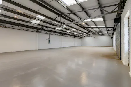 Units 2-4 The Point, Aylesbury, Industrial To Let - 112372_Unit 2 3 The Point (11).jpg