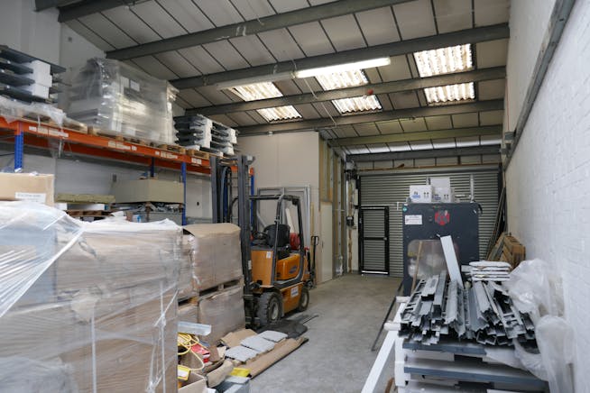 27 Oakwood Hill Industrial Estate, Oakwood Hill, Loughton, Industrial To Let - P1050488.JPG