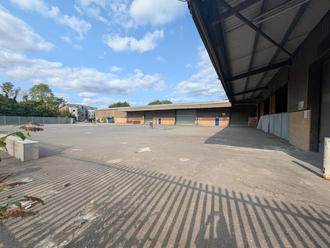 Former Jewson Premises, Walnut Tree Close, Guildford, Storage Land / Warehouse & Industrial To Let - PXL_20250805_154240018.jpg
