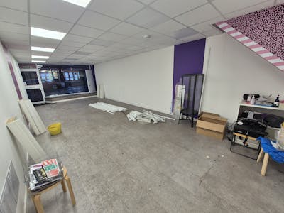 47 High Street West, Glossop, Retail To Let - 20260121_163808.jpg