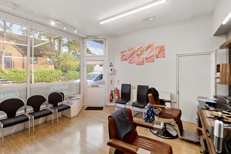12 Kings Road, Fleet, Retail To Let - e_vZ15tw.jpeg