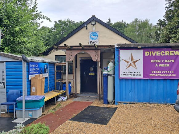 Brookers Corner, Crowthorne, Retail For Sale - pro2KbXeJOH.jpeg