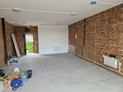15 Golden Cross Parade, Rochford, Retail To Let - interior godlen.jpg