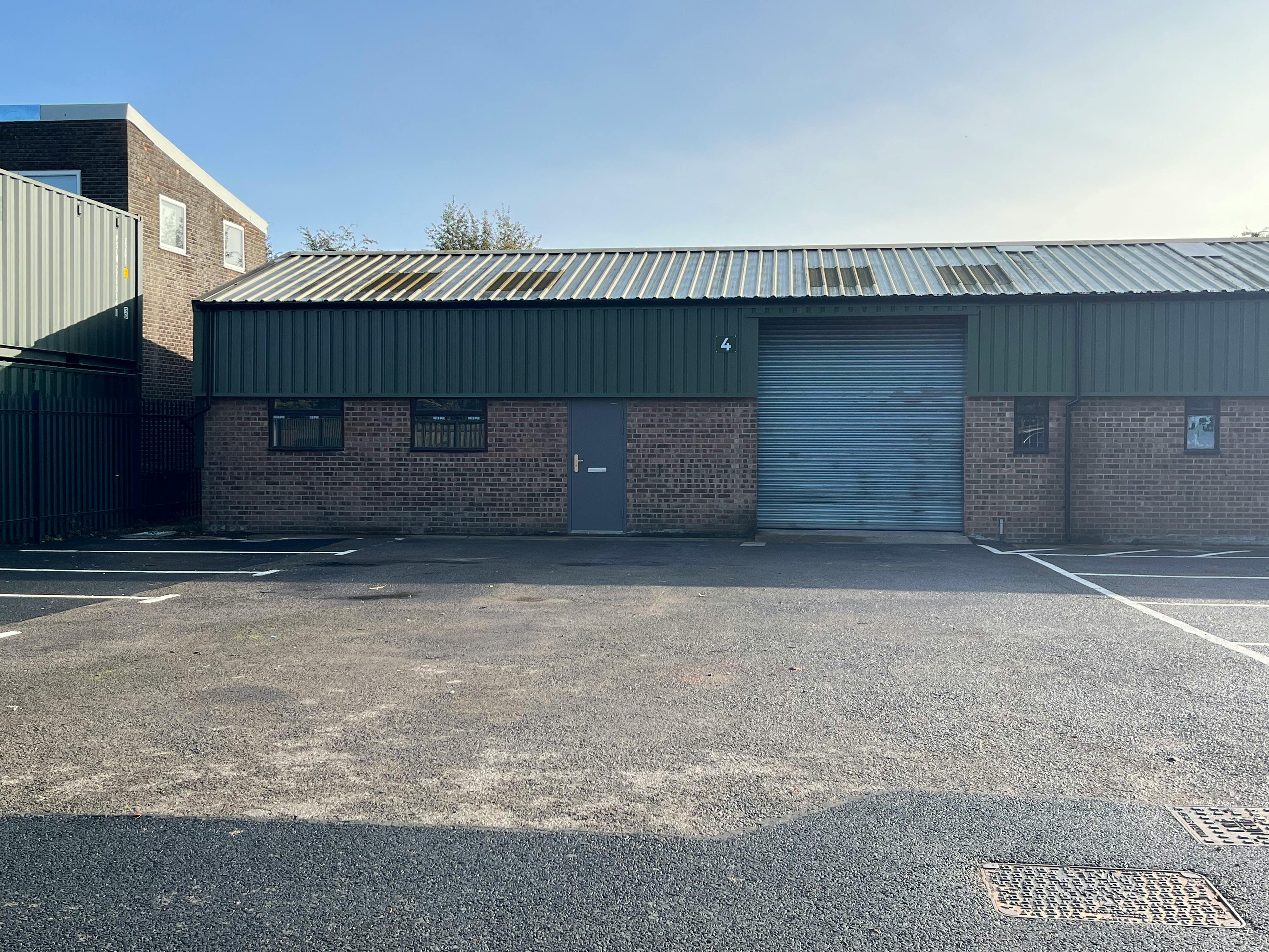 Unit 4, Thame Road Industrial Estate, Aylesbury, Industrial To Let - IMG_9703.jpg