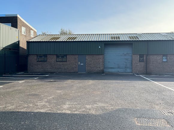 Unit 4, Thame Road Industrial Estate, Aylesbury, Industrial To Let - IMG_9703.jpg
