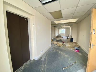 Unit 4, Kensworth Gate, Dunstable, Office To Let - IMG_1686.JPG