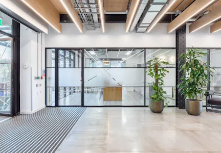 Power Road Studios, Chiswick, Office To Let - 72e56551187ef221c362a673795a11a6-kwv-4938.jpg