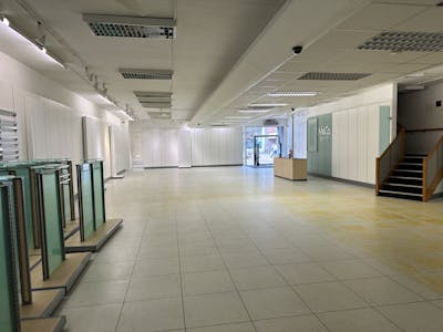 68-70 Church Walk, Burgess Hill, Retail To Let - IMG_5466.jpg