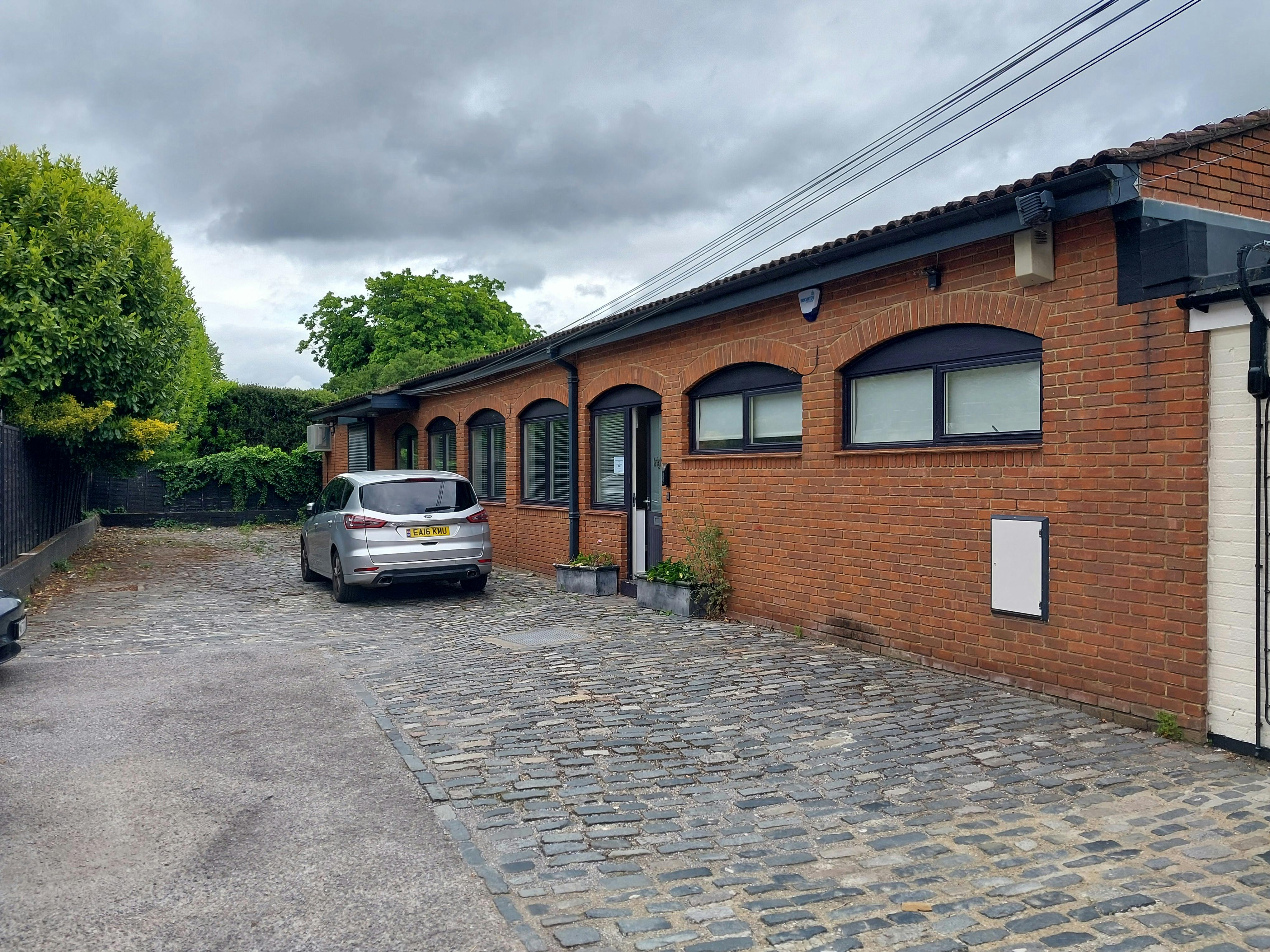 59B High Street, Ascot, Offices To Let - 20260518_162530.jpg
