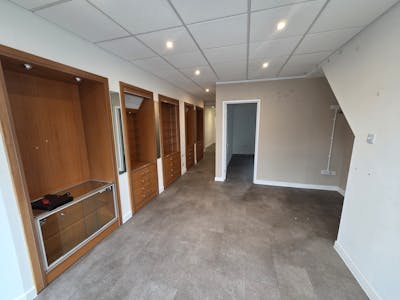 90 Elm Road, Leigh-on-Sea, Retail To Let - 1.jpg
