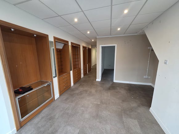 90 Elm Road, Leigh-on-Sea, Retail To Let - 1.jpg