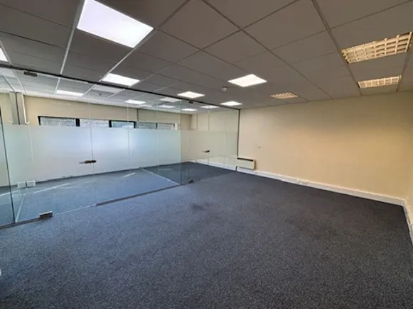 Unit 4 Hatch Industrial Park, Basingstoke, Industrial To Let - HIP4Picture11 - 21 09 2026.jpg